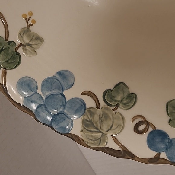 Vintage Metlox Poppytrail Large Bowl with Blue Grapes - Picture 10 of 16